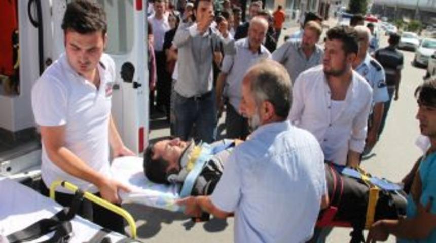 Bayan Otomobil S&uuml;r&uuml;c&uuml;s&uuml; Motosiklete &Ccedil;arptı: 1 Yaralı
