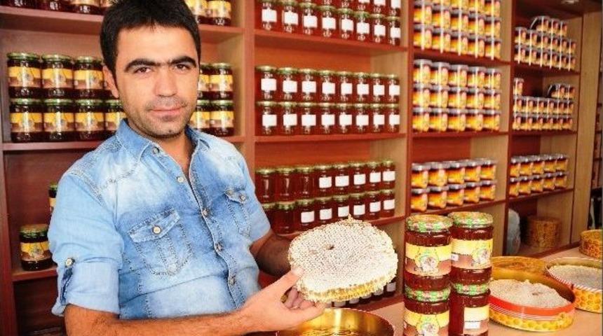 Van'da Bal Sezonu A&ccedil;ıldı