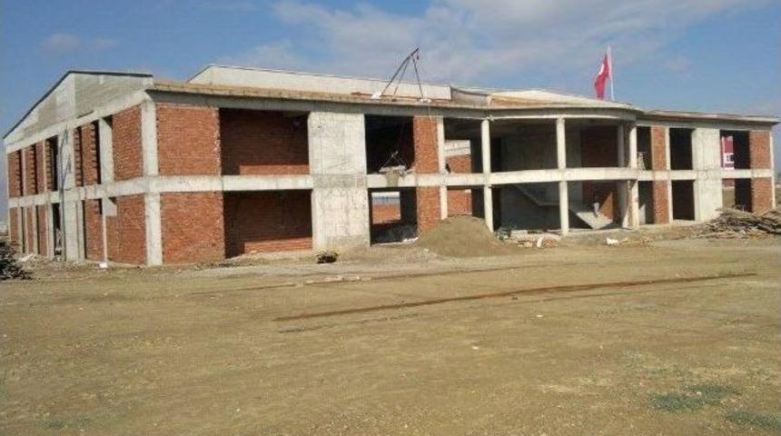 Turgutlu'da Yeni Gen&ccedil;lik Merkezi İnşaatı Hızla İlerliyor