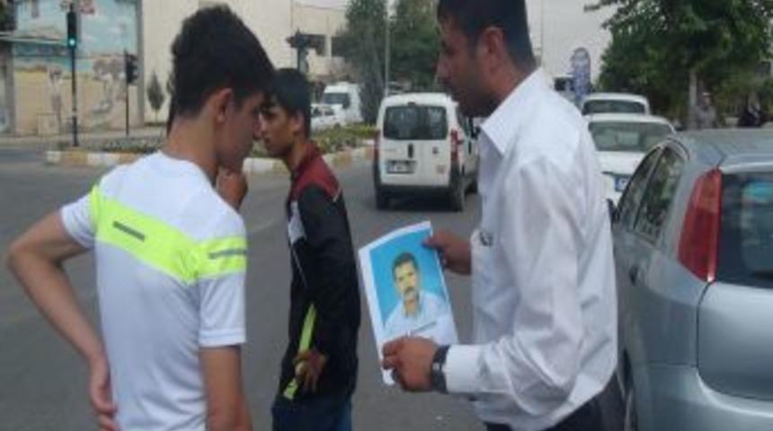 Yalova'dan Geldi Batman'da Kaybolan Amcasını Sokak Sokak Gezerek Arıyor