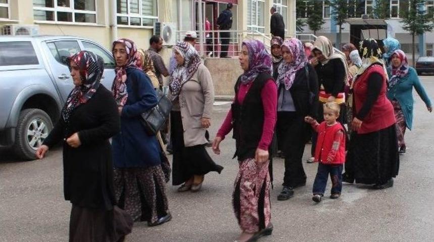 Okulu Değiştirilen &Ouml;ğrencilerin Velileri &Uuml;cretsiz Servis İstedi