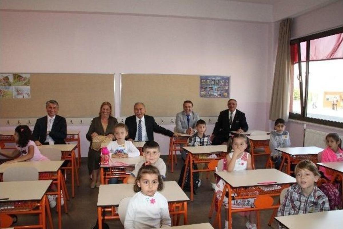 Dereli Ailesinin Eğitime Katkıları S&uuml;r&uuml;yor