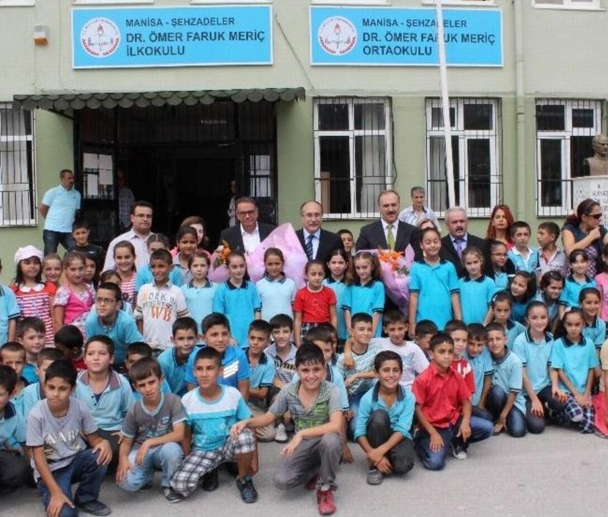 Tff Manisa'daki Okullara Bilgisayar Hediye Etti