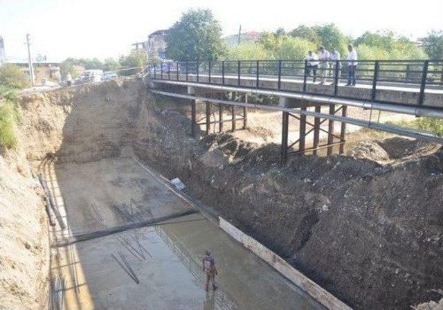 Salihli Razlı Mahallesi&rsquo;nde K&ouml;pr&uuml; İnşaatı Devam Ediyor 1