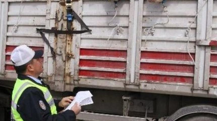 Sağlık Raporu Ve Kulak K&uuml;pesi Olmayan Hayvanların Sevki Ve Pazara Girişi Yasak