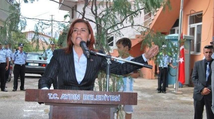 Aydın Belediyesi İki K&ouml;ye Bayrak Direği Diktirdi