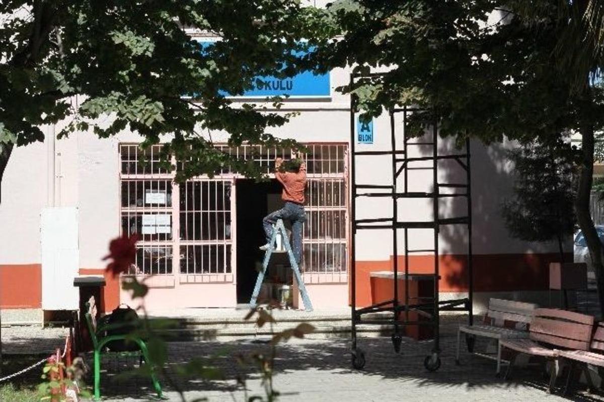 Akhisar Belediyesi&rsquo;nden Okullara Temizlik Desteği