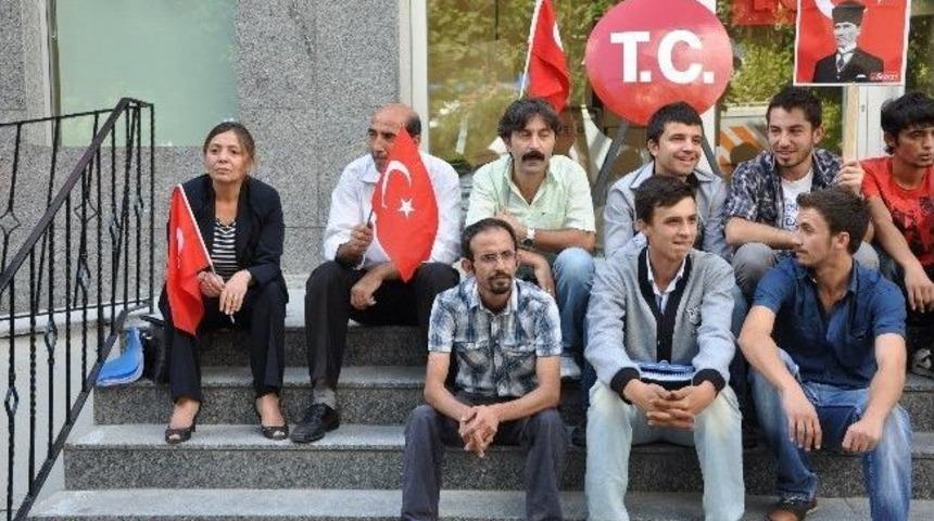 Milletvekili, Banka Tabelasına Ve Camlarına 't.c. &Ccedil;ıkartması' Yapıştırttı