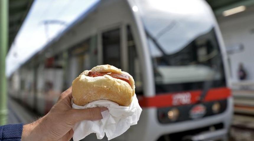 Artık metroda kebap ve dürüm yemek yasak