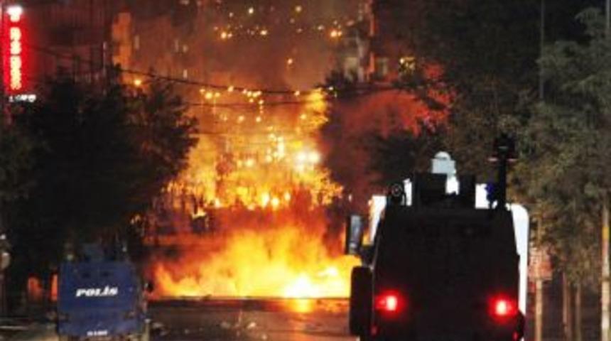 Gazi'deki Olaylar Gece De Devam Etti