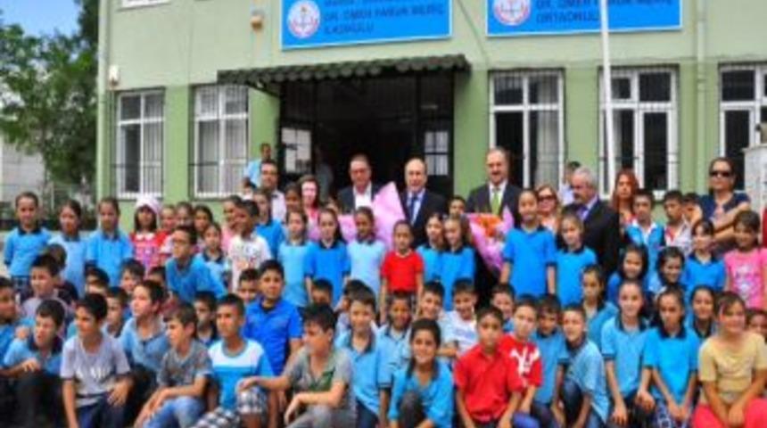 TFF, Manisa'da &Uuml;&ccedil; Okula 34 Bilgisayar Bağışladı