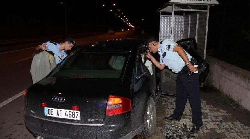 Otomobil Otob&uuml;s Durağına &Ccedil;arptı: 1 Yaralı