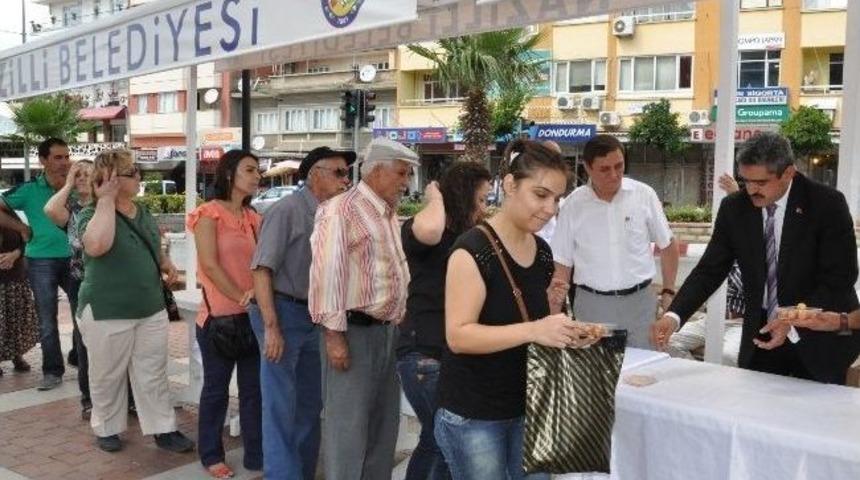 Nazilli'de Menderes İ&ccedil;in Lokma Hayrı Yapıldı