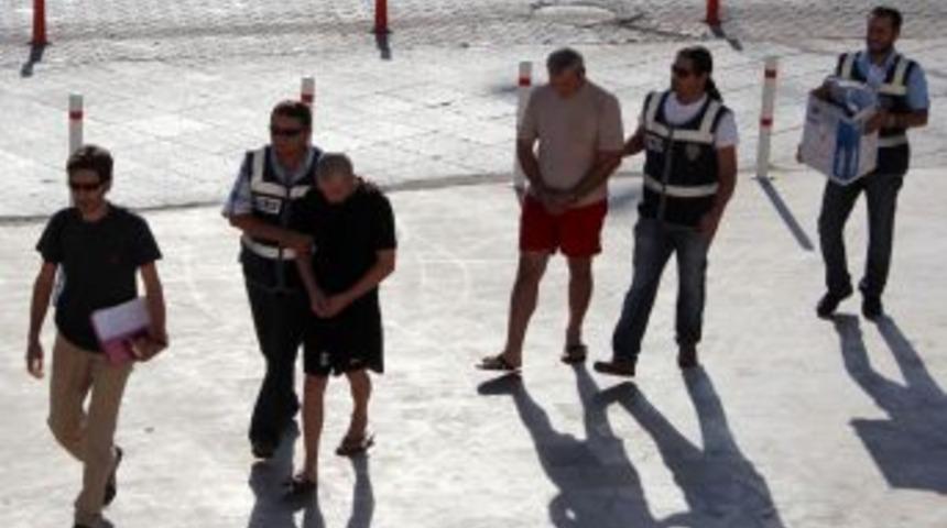 Marmaris&rsquo;te Bankamatiklere D&uuml;zenek Kuran Iki Zanlı Yakalandı