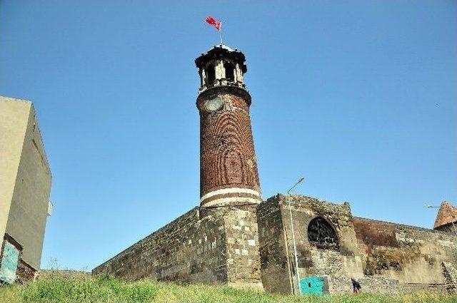 Anadolu da En Eski Sel&ccedil;uklu Minaresi Olan Tarihi Saat Kulesi 160 Yıl Sonra Yeniden &Ccedil;alışacak 1