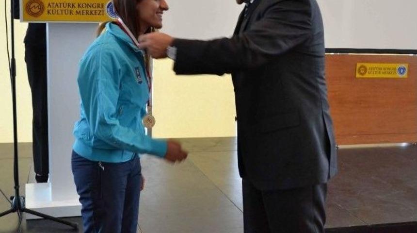 Gaziler G&uuml;n&uuml;nde Gaziler Onuruna Koşu D&uuml;zenlendi