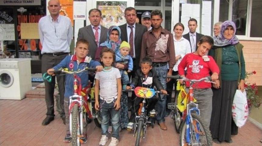 S&uuml;nnet &Ccedil;ocuklarına Bisiklet, Tablet Bigisayar Ve &Ccedil;eyrek Altın