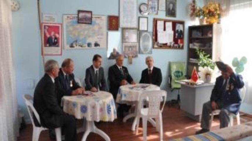 Belediye Başkan Vekili Hasan Eğilmez Muharip Gaziler Derneğini Ziyaret Etti