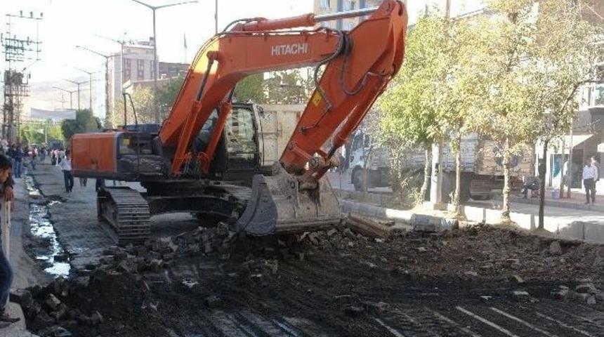 Karayolları 11. B&ouml;lge M&uuml;d&uuml;r&uuml; Y&uuml;ksekova&rsquo;daki Yol &Ccedil;alışmalarını İnceledi