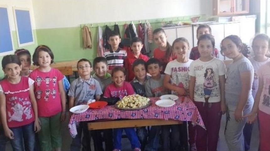 &Ouml;ğrenciler Meyve Salatası Yaptı