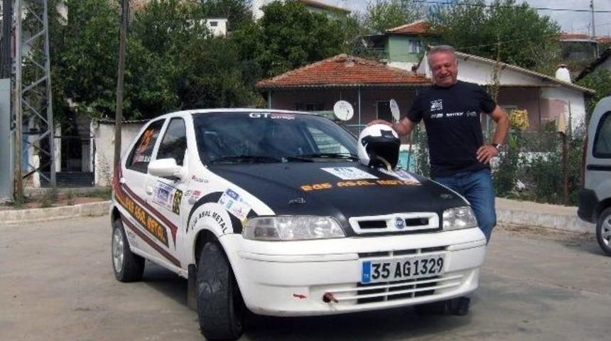 Otomobil Tutkunları Karşıyaka&rsquo;da Gaza Basıyor