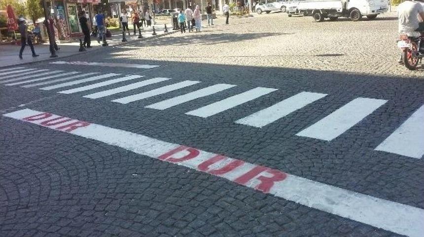 &Ccedil;anakkale&rsquo;de Yol &Ccedil;izgileri Yenileniyor