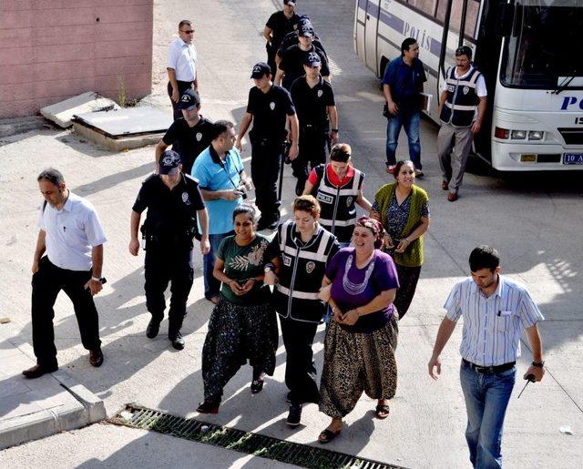İki Polisin De Yaralandığı Çatışmada Gözaltına Alınan 33 Kişi Adliyeye Çıkarıldı 1