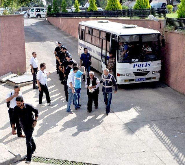 İki Polisin De Yaralandığı Çatışmada Gözaltına Alınan 33 Kişi Adliyeye Çıkarıldı 2