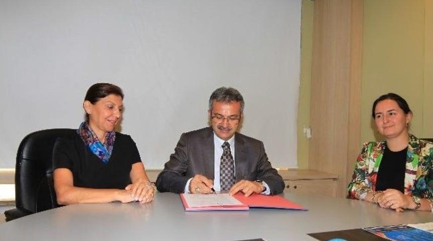 4. Uluslararası Gebze Kurtuluş Hamlesi Satran&ccedil; Turnuvası İ&ccedil;in İmzalar Atıldı