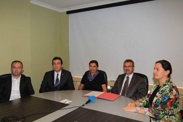 4. Uluslararası Gebze Kurtuluş Hamlesi Satran&ccedil; Turnuvası İ&ccedil;in İmzalar Atıldı 1