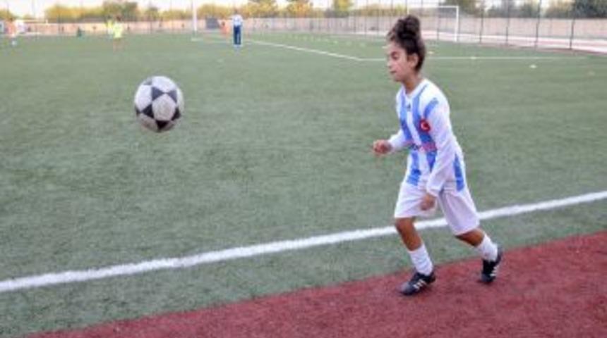 Şanlıurfalı Minik Futbolcular Barcelona Yolcusu