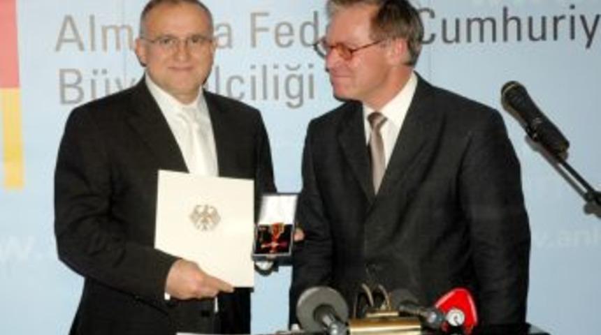 G&uuml;zelbey&rsquo;e Avrupa Sevgi Ve Barış &Ouml;d&uuml;l&uuml;