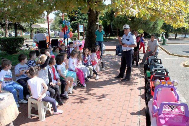 Minik Öğrenciler Trafik Kurallarını Öğrendi