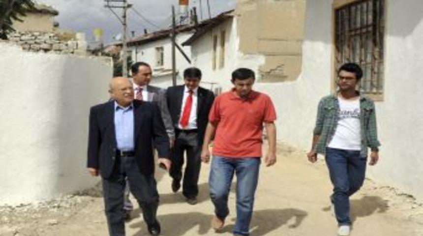 Tapucak&rsquo;ta Sokaklar Tarihi Dokusuna Uygun Yeniden Ele Alınıyor