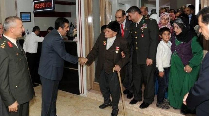 Şehit Aileleri Ve Gaziler Onuruna Yemek Verildi