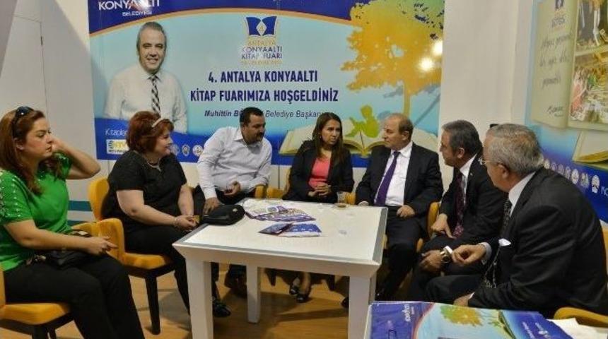Vali &Ouml;zt&uuml;rk Kitap Fuarı&rsquo;nı Ziyaret Etti
