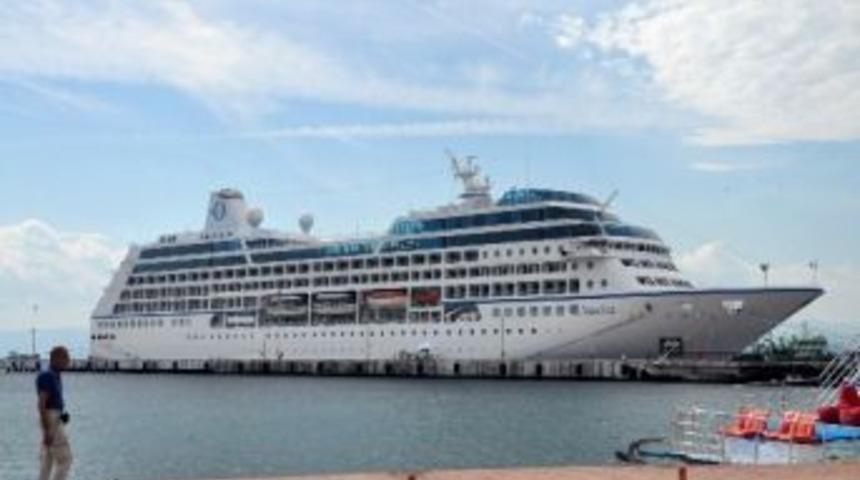Dev Turist Gemisi Sinop Limanı'nda