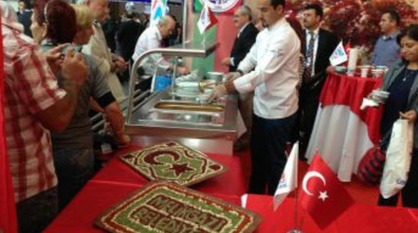 Melikgazi Belediyesi Ankaralılara Mantı Ikram Ediyor