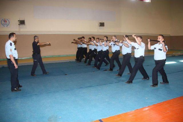 Taşova’da Polislere Toplumsal Olaylara Müdahale Eğitimi Verildi