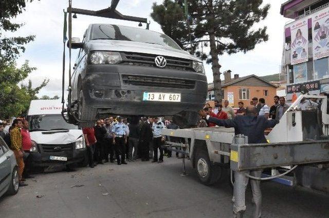 Bitlis'te Zincirleme Trafik Kazası: 2 Yaralı