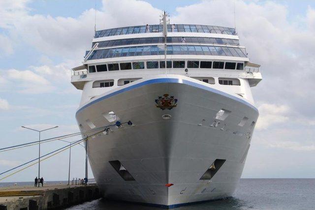 L&uuml;ks Yolcu Gemisinde Cam Temizliği 3