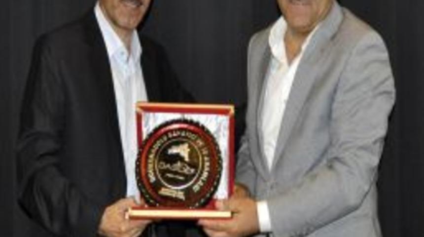 "Aile I&ccedil;inde Sağlıklı Iletişim I&ccedil;in Empati Ve Istişare Yapılmalı"