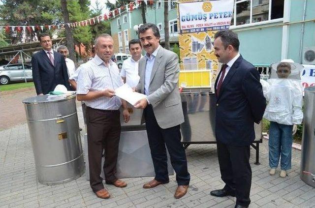 Çiftçiye Makine Ve Ekipman Desteği Yapıldı