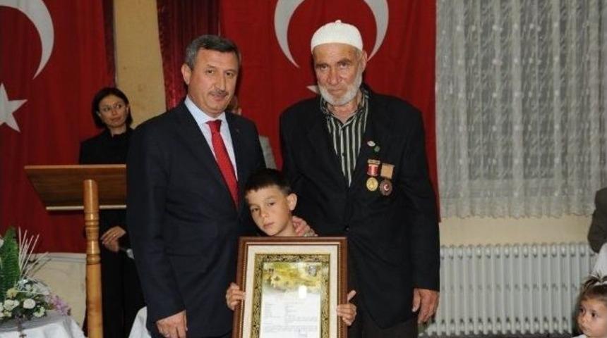 Vali Yılmaz&rsquo;dan Şehit Babasına &lsquo;şehadet Belgesi&rsquo; Takdimi