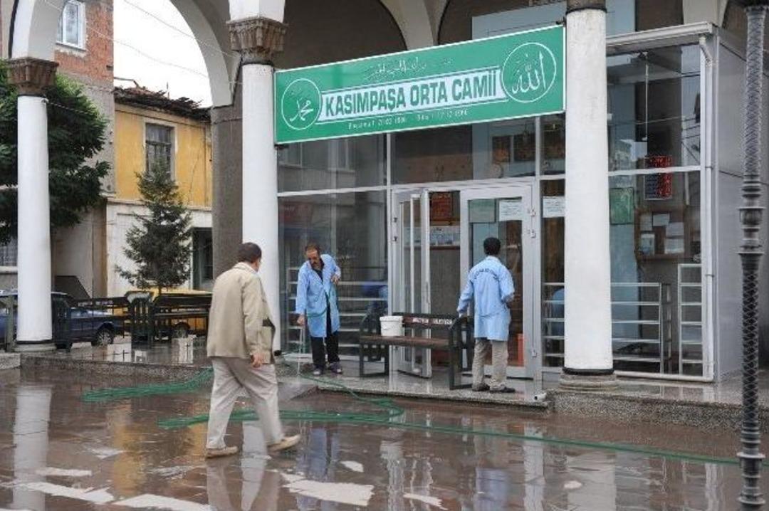 Boz&uuml;y&uuml;k&rsquo;te Camiler Kurban Bayramına Hazırlanıyor