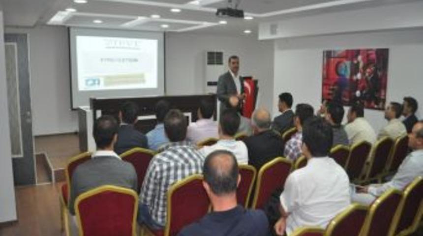 Malatyalı Gen&ccedil; Işadamlarına Beden Dili Eğitimi