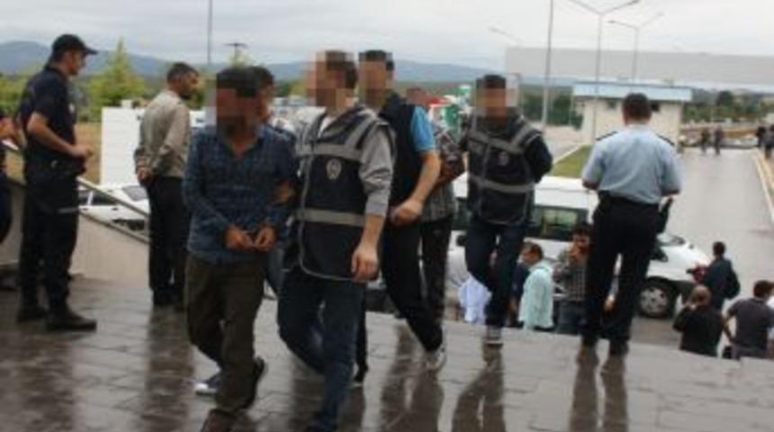 Uygunsuz Görüntü Ile Şantaj Iddiasına 2 Tutuklama