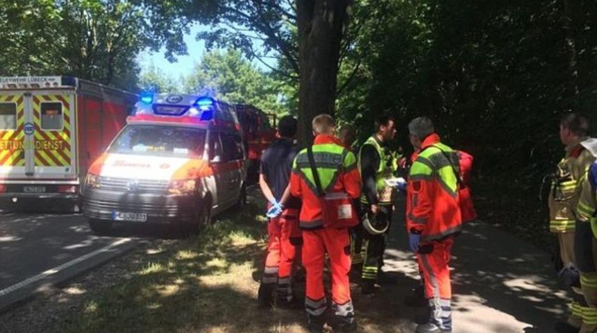 Almanya'da otobüste bıçaklı saldırı: 14 yaralı