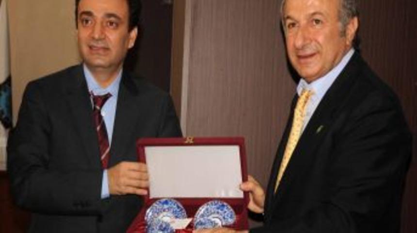 T&Uuml;RSAB Başkanı Ulusoy, Baydemir&rsquo;i Ziyaret Etti