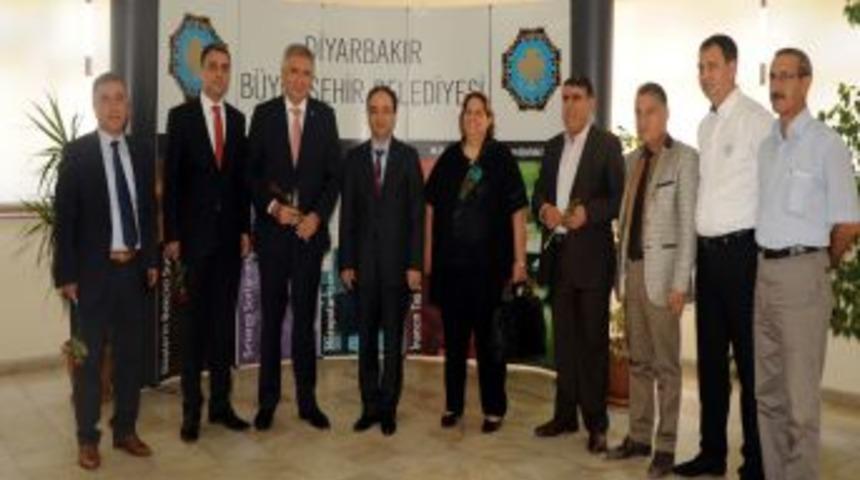 İSO Başkanı Bah&ccedil;ıvan Ve Meclis Başkanı Bodur Baydemir&rsquo;i Ziyaret Etti